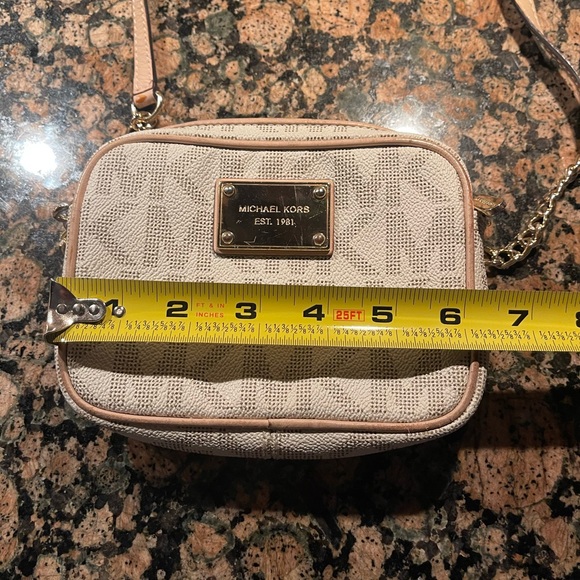 michael kors crossbody - Picture 6 of 7